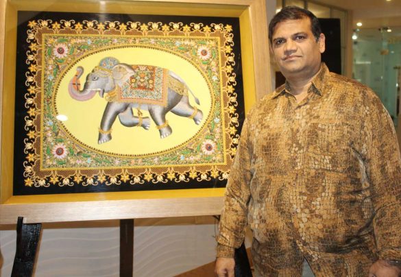 Mr-Pradeep-Agarwal-fundador-de-Gurudayal-FINE-ART-TAPESTRY
