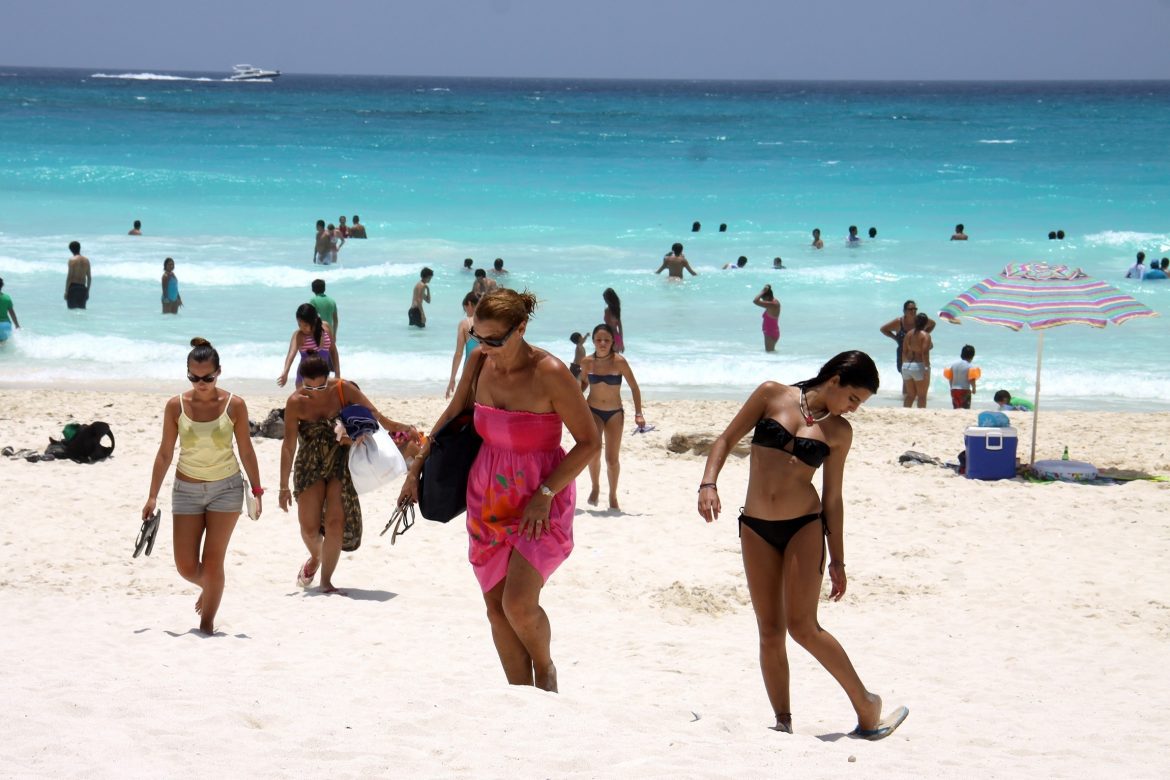 DISFRUTAN PLAYAS DE CANCÚN