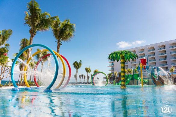 Hilton-Cancun,-an-All-Inclusive-Resort—Splash-Pool