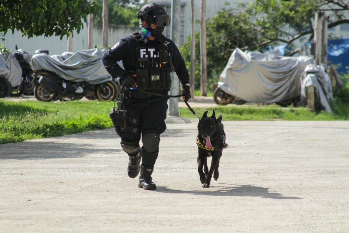 policias playa del carmen (2)