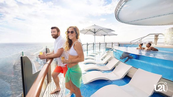 suite-sun-deck-couple-infinity-pool