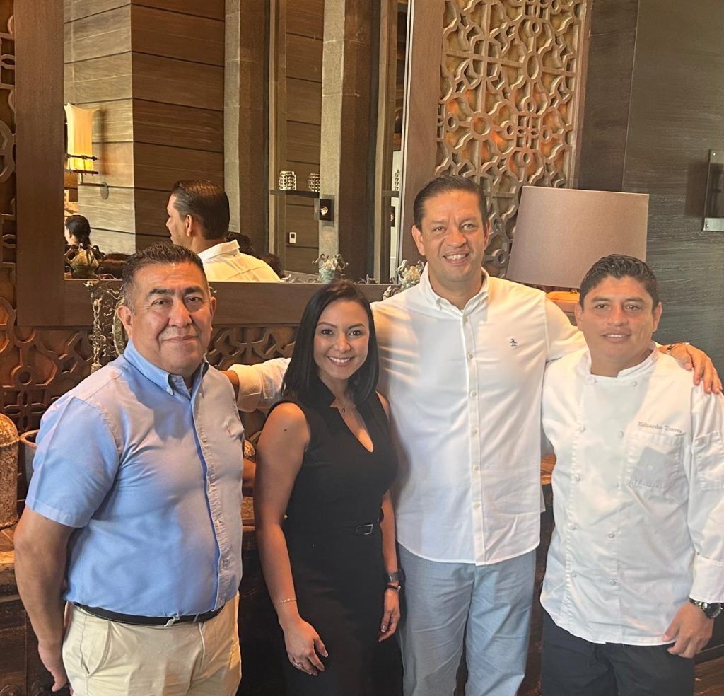 Oscar Hernández, Gerente de Alimentos y Bebidas del NIZUC Resort & Spa; Patricia Lizarraga, Directora de Ventas; Ricardo Suárez, Director General y Eduardo Torres, SousChef del hotel