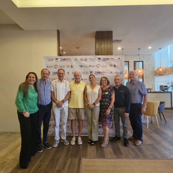Presentes empresarios como Miguel Cortés, Manuel García, Eduardo Albor y Jaime Valenzuela, así como Paloma Herrero, directora del Teatro de Cancún